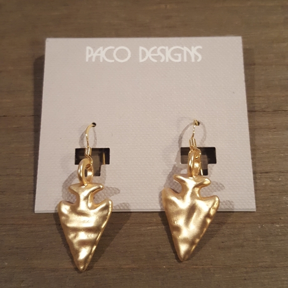 Matte Gold Arrowhead Earrings - Picture 1 of 2